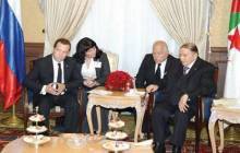 Le certificat de vie du docteur Medvedev à Bouteflika !