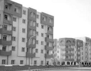 Les ministres parlent de dizaines de milliers de logements réalisées mais les familles ne voient rien venir.
