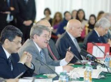 Au premier plan, Karim Djoudi et Ahmed Ouyahia