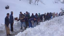 Plusieurs axes routiers bloqués par la neige en Kabylie