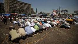 Egypte : les autorités imposent un sermon unique contre l'influence islamiste