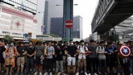 Echauffourées autour des barricades à Hong Kong