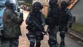 Carnage à "Charlie Hebdo": la chasse des tueurs se poursuit dans la nuit