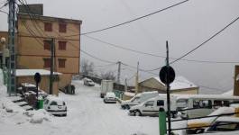 Chutes de neige : des routes coupées dans plusieurs wilayas du pays