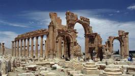 Syrie: le groupe Etat islamique dynamite l’Arc de triomphe de Palmyre