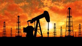 Le pétrole repasse sous les 50 dollars, le marché inquiet de l'Iran et des USA