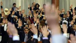 Messieurs les députés, levez les mains et taisez-vous !