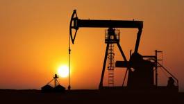Le pétrole ouvre encore en baisse sur les marchés