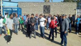 Les travailleurs de la SNVI protestent à Tiaret