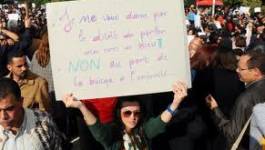 Tunisie : manifestation d'universitaires contre le port du niqab