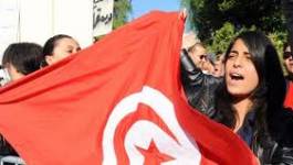 Tension entre militants démocrates et salafistes devant l'Assemblée tunisienne