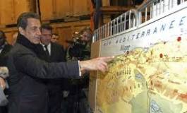 Le candidat président français Nicolas Sarkozy courtise les harkis