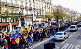 Photo. Des milliers de militants du MAK ont marché dimanche à Paris