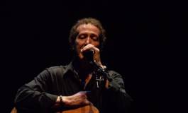 Lounis Aït Menguellet rend un vibrant hommage à Si Lhafidh (Vidéo)