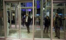 Québec: vitrine brisée à la fin de la marche nocturne