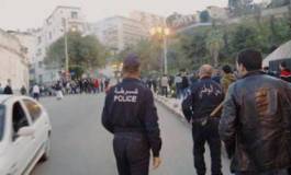 Alger : des citoyens protestent  devant le commissariat de Belouizdad