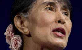 Aung San Suu Kyi appelle à la libération des Pussy Riot