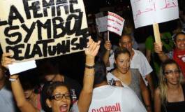 Tunisie : les policiers la violent, la justice l'accuse