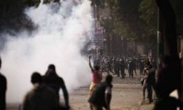 Egypte : place Tahrir noyée dans le gaz lacrymogène de la police