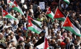 Jordanie : des milliers de manifestants réclament le départ du roi