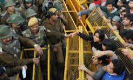 Etudiante violée en Inde: les manifestations interdites