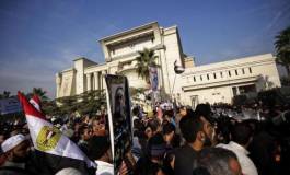 Égypte : le palais présidentiel encerclé par des dizaines de milliers d'opposants