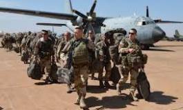 Mali : les parachutistes français contrôlent l'aéroport de Tessalit
