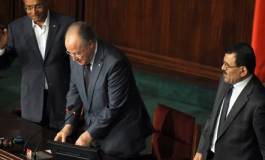 Tunisie: la Constituante suspendue, l'opposition vent debout