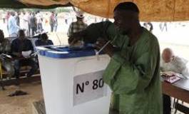 Les Maliens, traumatisés par des mois de chaos, élisent leur président