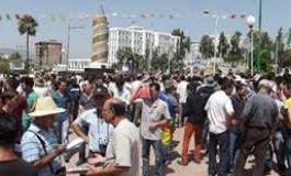 A Tizi Ouzou, des centaines de personnes déjeunent en public