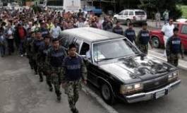 Les Tunisiens enterrent leurs militaires dans un climat de contestation