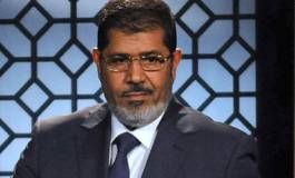 Mohamed Morsi, le président égyptien déchu, est condamné à 4 jours de prison
