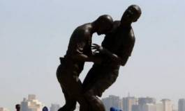 Le Qatar met la statue de Zidane à terre !