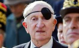 Le général Aussaresses passe l’arme à gauche