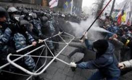 Ukraine: démission du Premier ministre et abrogation des lois anticontestation