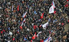 Ukraine: la Russie ne lâche pas la Crimée