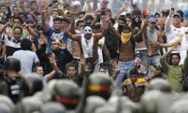 Venezuela: Maduro ouvre un "dialogue national", la rue mobilisée