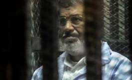Procès de Mohamed Morsi (Egypte) : les avocats se retirent