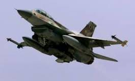 Israël bombarde des cibles syriennes sur le Golan et menace Assad