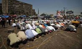 Egypte : les autorités imposent un sermon unique contre l'influence islamiste