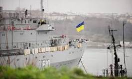 Des hommes armés s'emparent d'un navire de guerre ukrainien en Crimée