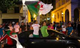 Algériens et Français : "Les casseurs, ils nous foutent la honte"