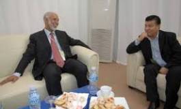 Le FLN, Belkhadem et Bouteflika, deux femmes causent politique à Dallas