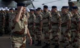 L’armée française déploie ses troupes près de la Libye