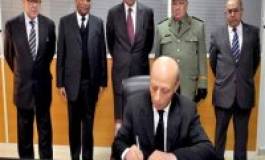 Nelson Mandela : Ould Khelifa signe le carnet de doléances à la place de Bouteflika