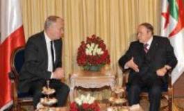 Algérie : l'arbre, la forêt, le doigt et la lune