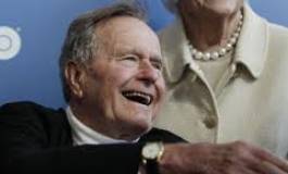 George H.W. Bush, 90 ans, hospitalisé à Houston