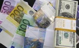 Devises: l'euro baisse un peu face au dollar dans un marché prudent