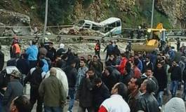 6 morts et 14 blessés près du tunnel d’Aokas (actualisé)