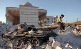 Les rebelles bombardent Damas, le régime riposte en province